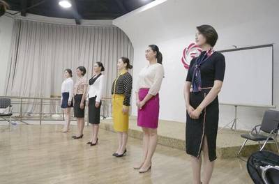 服務(wù)禮儀實(shí)訓(xùn)班今日開(kāi)班，攝影服務(wù)同步啟動(dòng)